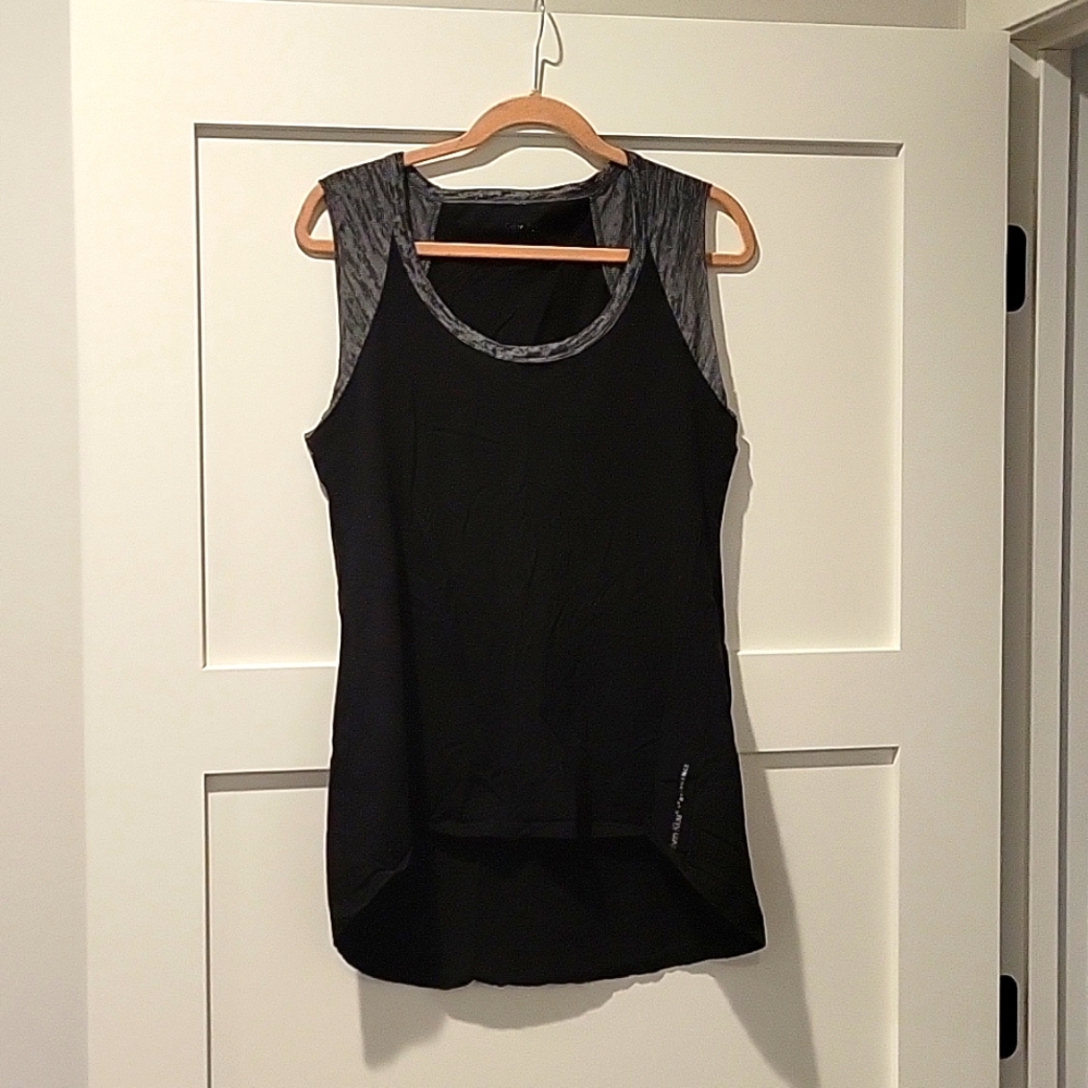 Calvin Klein performance top M